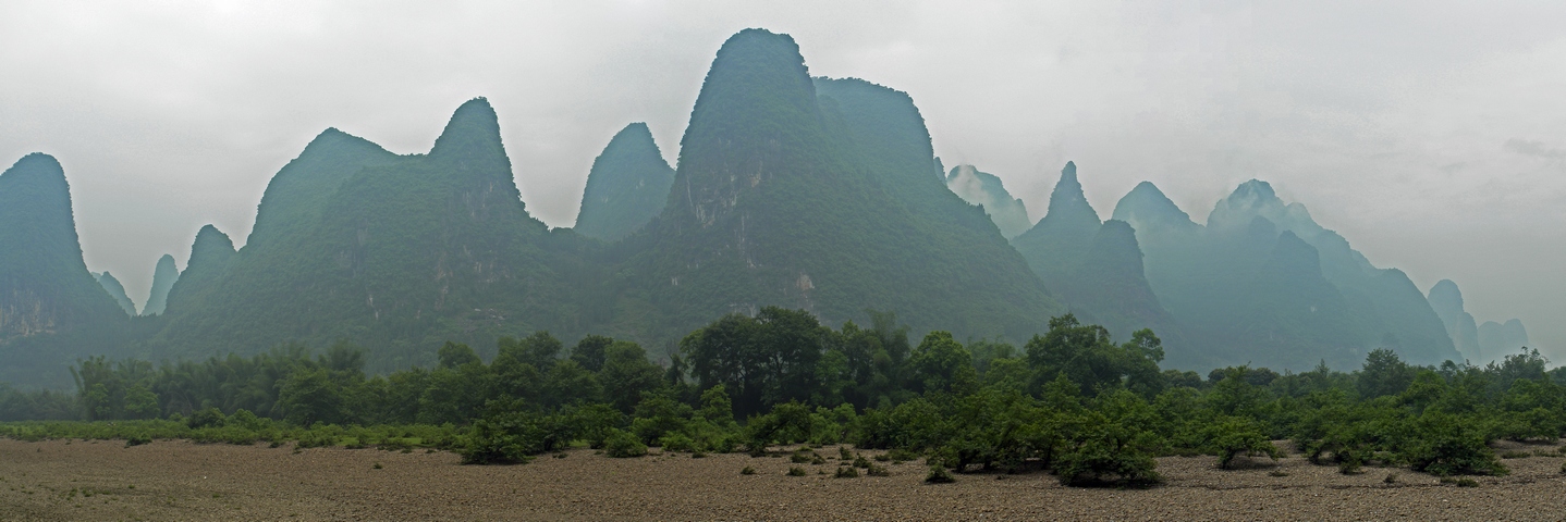 Li River21.jpg - 3 images, Size: 7719 x 2577, FOV: 101.04 x 32.07, RMS: 2.03, Lens: Standard, Projection: Cylindrical, Color: LDR